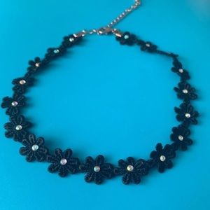 Black flowers choker